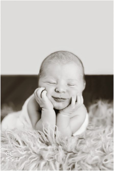 newborn-posing