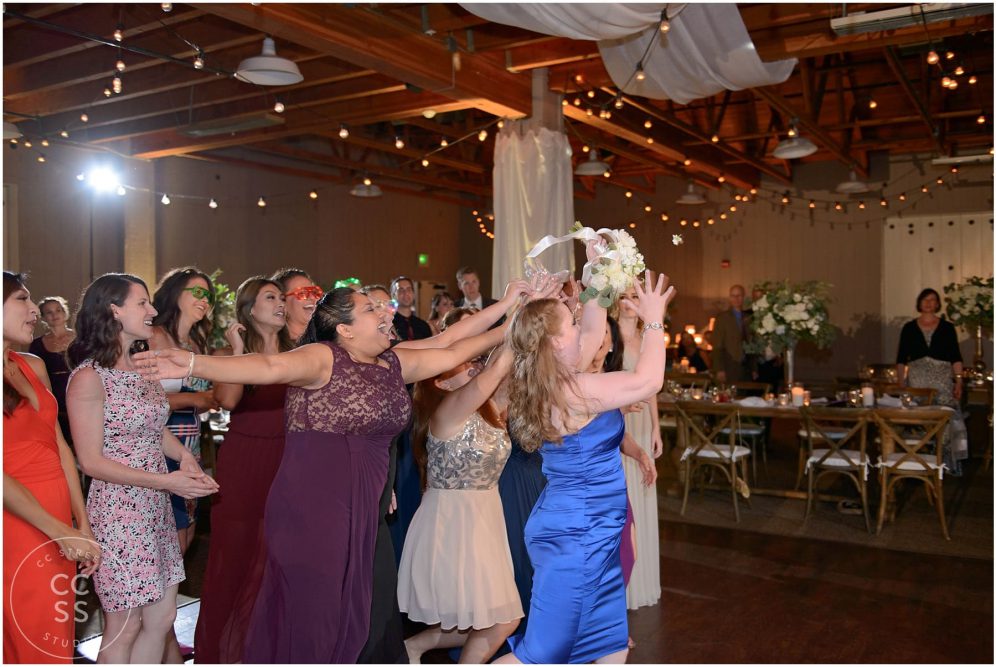 bouquet toss